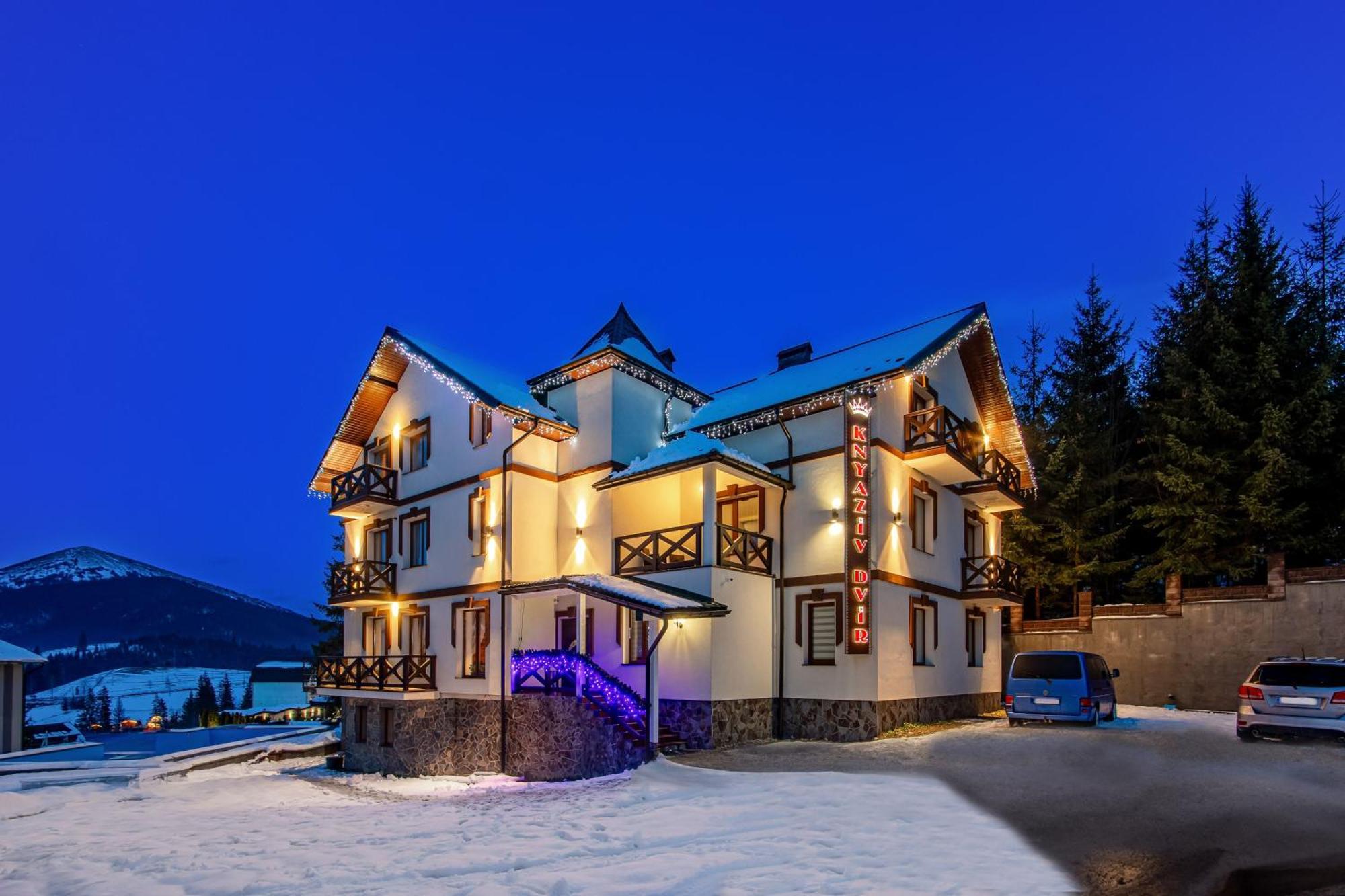 布克维 Князів Двір酒店 外观 照片