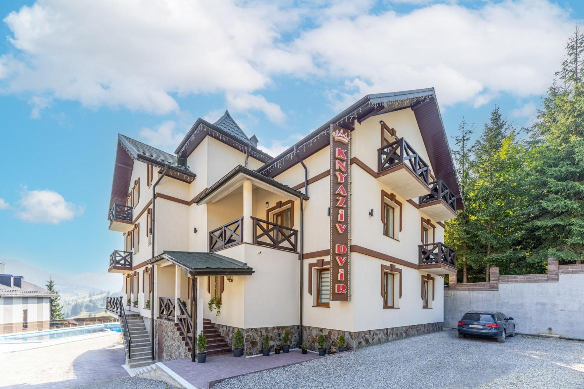 布克维 Князів Двір酒店 外观 照片